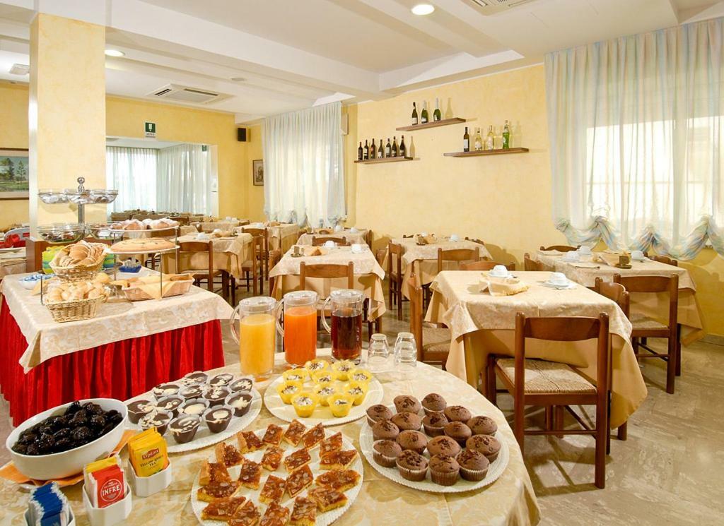 Hotel Alba Serena ミザーノ・アドリアーティコ エクステリア 写真